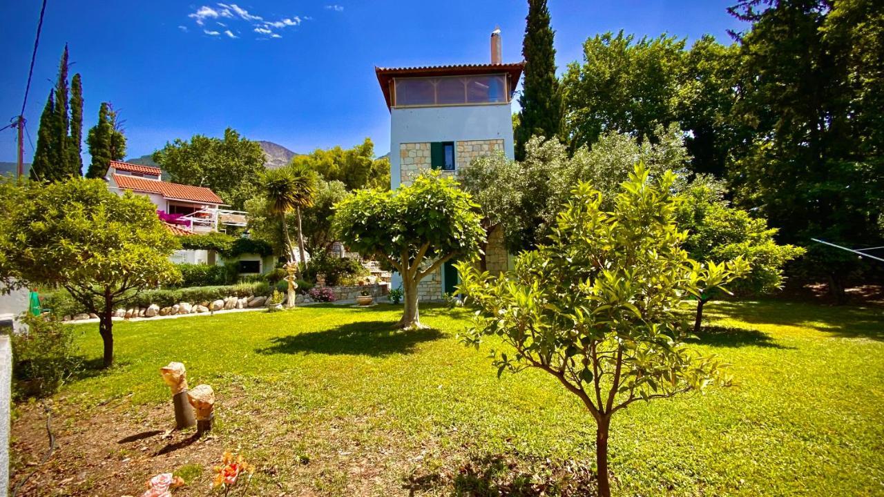 Steinturm Mit Dach-Terrasse Zwischen Fluss, Meer Und Gebirge- Spiti Pirgos Paralia Sergoulas Exterior foto